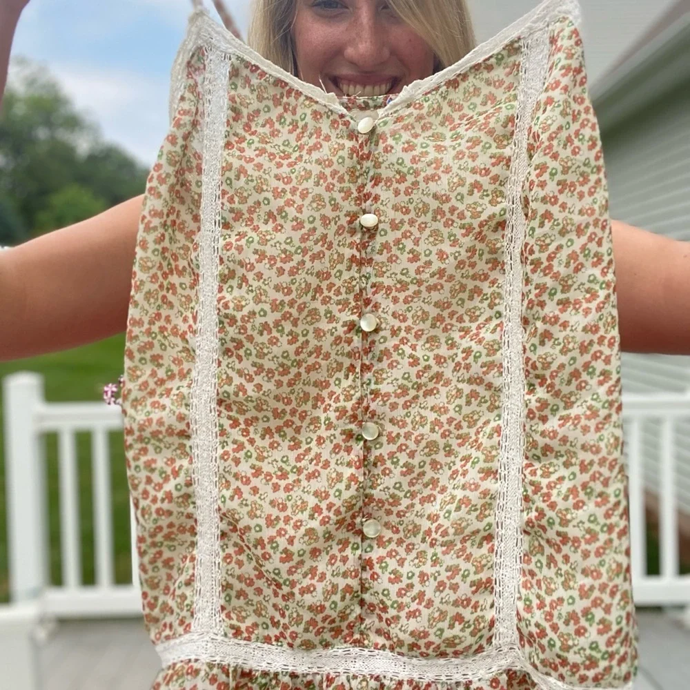 Old Navy y2k floral tank top with lace details - Picture 2 of 6